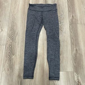 Lululemon leggings, to big for me , they are size 6, only worn a couple times